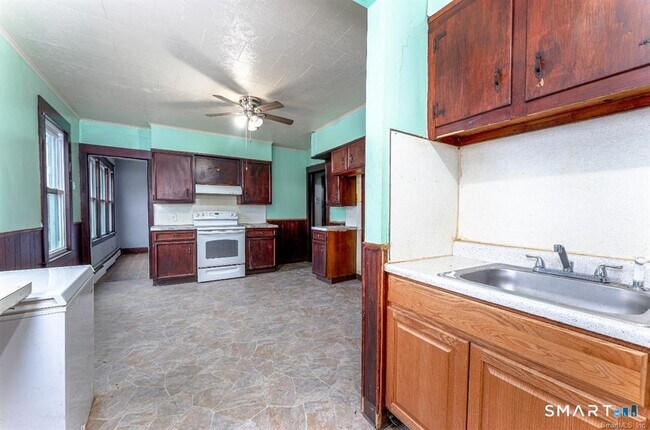 Building Photo - 146 Charles St