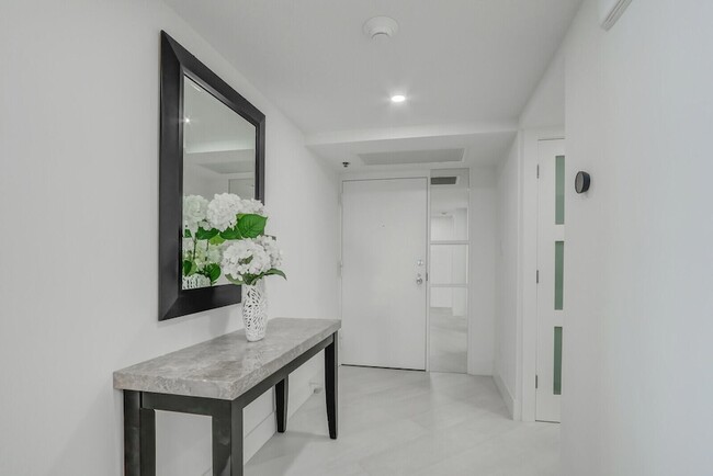 Building Photo - 5380 N Ocean Dr