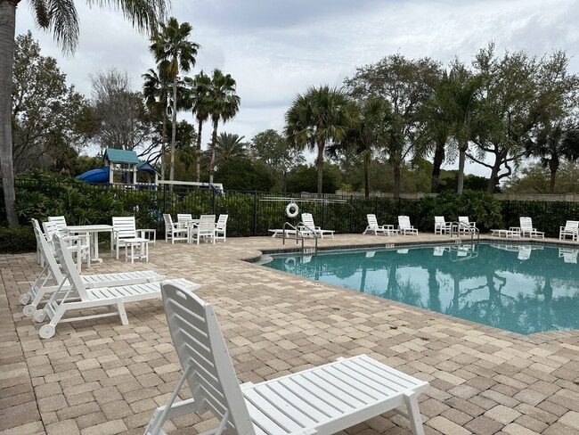 Building Photo - "Spacious 3-Bed Townhouse with 2.5 Baths in Beautiful Bradenton!"