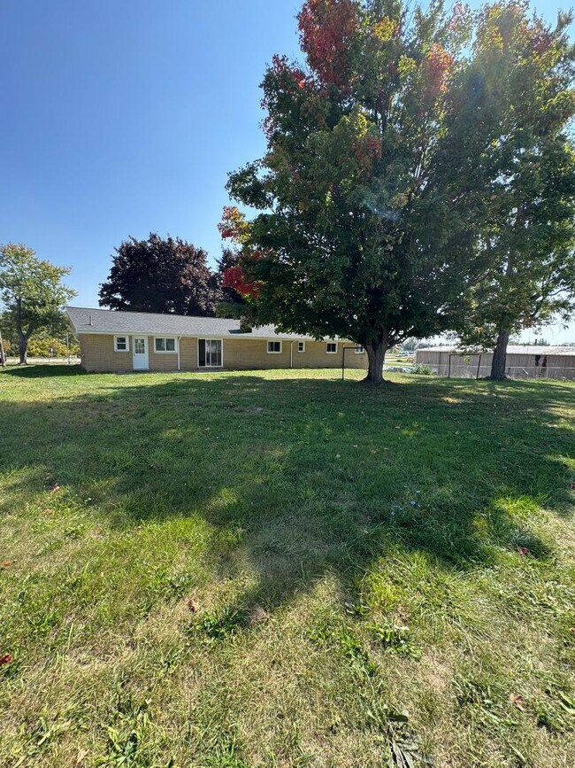 Building Photo - 6451 Alpine Ave NW