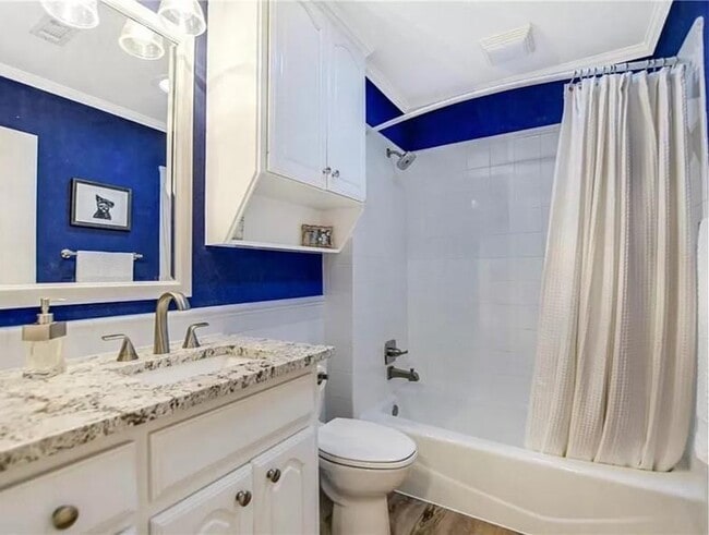 Building Photo - 1100 St Williams Ave