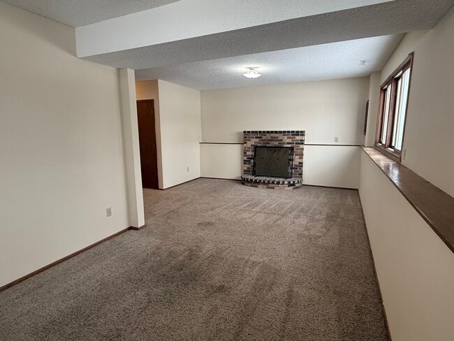 Building Photo - 2528 Birchview Ln