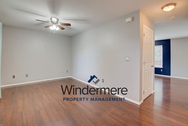 Building Photo - 1134 NW Redwing Dr
