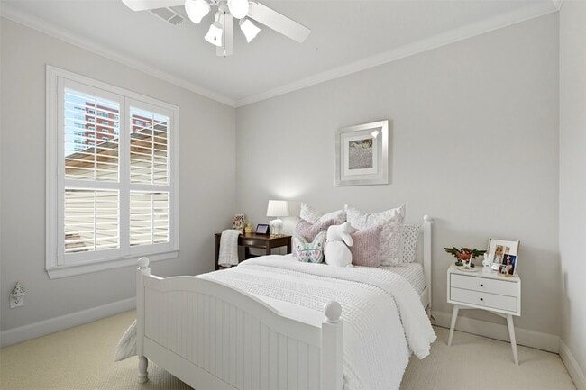 Building Photo - 1044 Memorial Village Dr