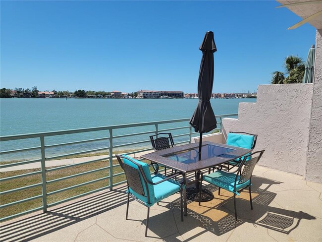 Building Photo - 8000 Sailboat Key Blvd S