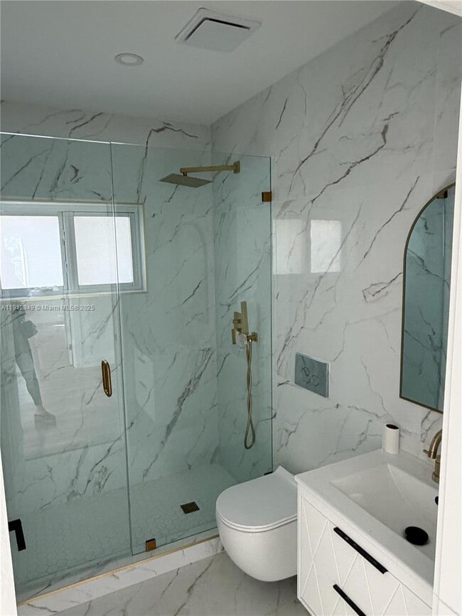 Building Photo - 1936 Normandy Dr