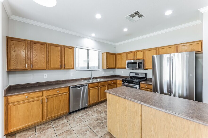 Building Photo - 14807 W Larkspur Dr