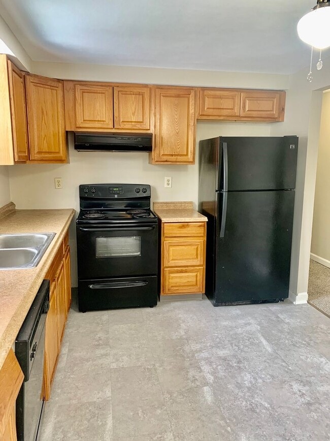 Building Photo - 8038 Evesborough Dr