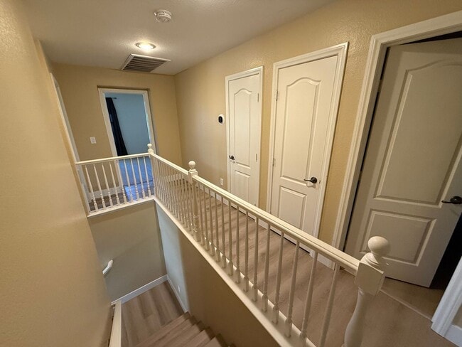 Building Photo - Beautiful 3BED/2BATH  2-Story Townhome in ...
