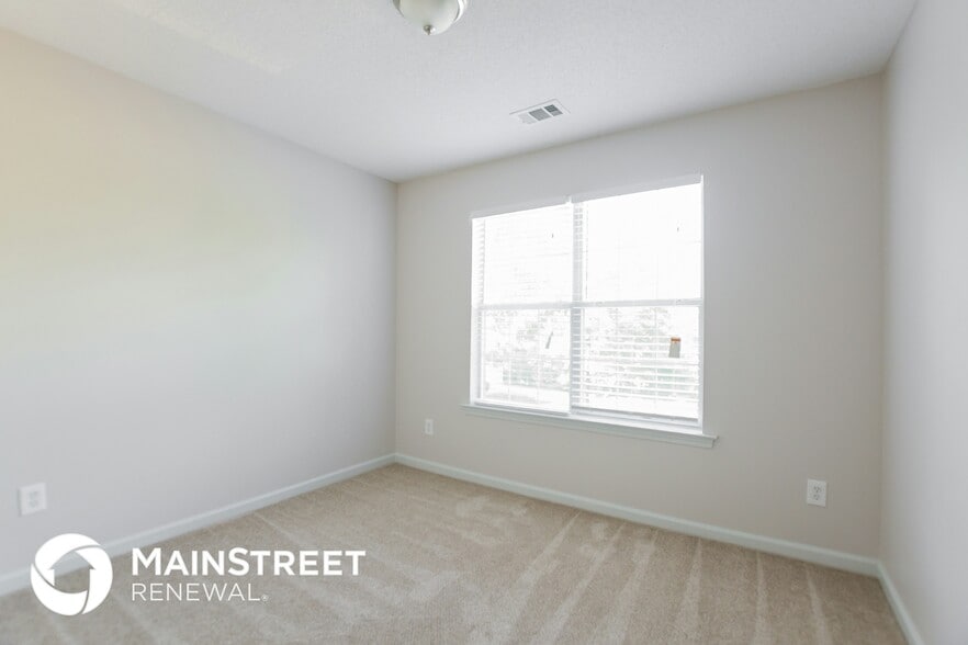 Building Photo - 720 White Oak Ct
