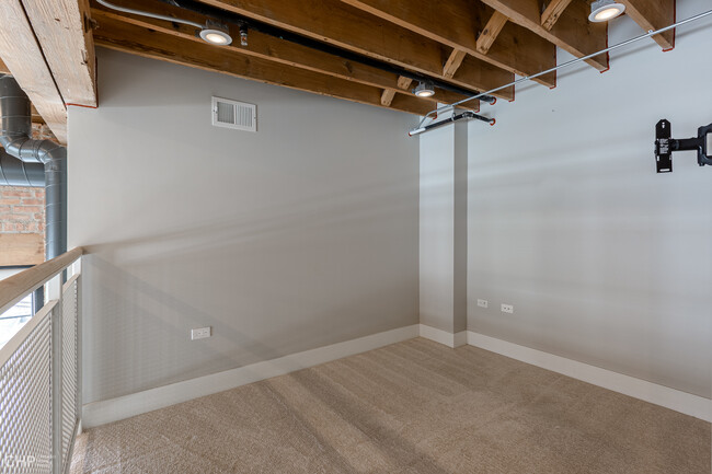 Building Photo - 729 N Sangamon St