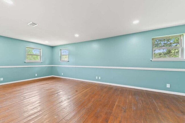 Building Photo - 120 Clower Ave