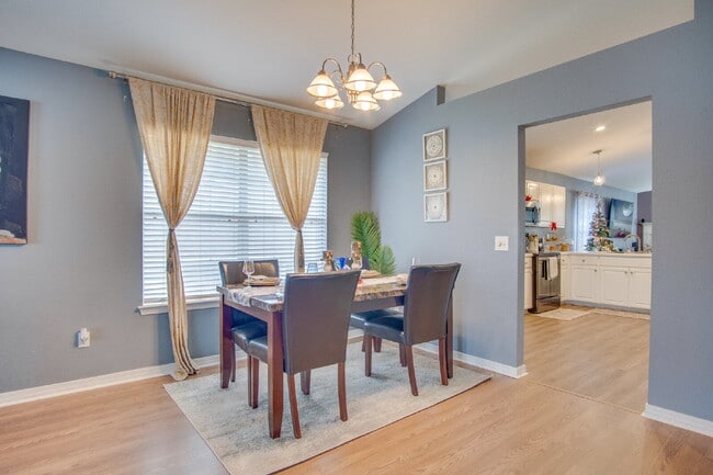 Building Photo - Move-in Special- $250 off the first month's rent.- Spacious 3 Bedroom Home Minutes from Downtown ...