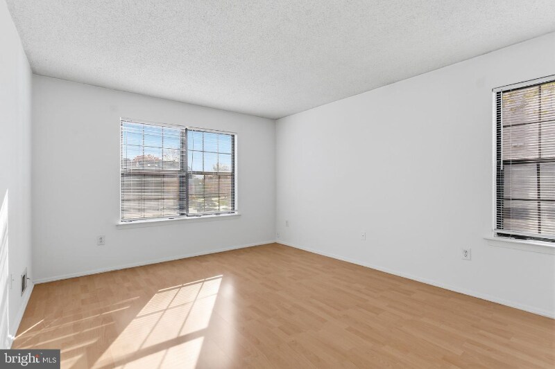 Building Photo - 30 Voscek Ct