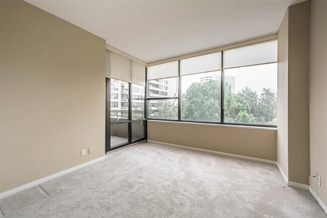 Building Photo - 15 Greenway Plz