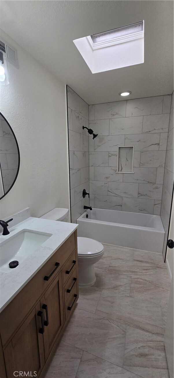 Building Photo - 751 Vía Los Santos