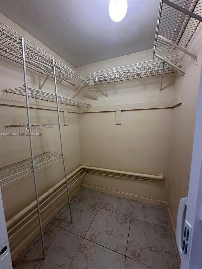 Building Photo - 10875 SW 112th Ave