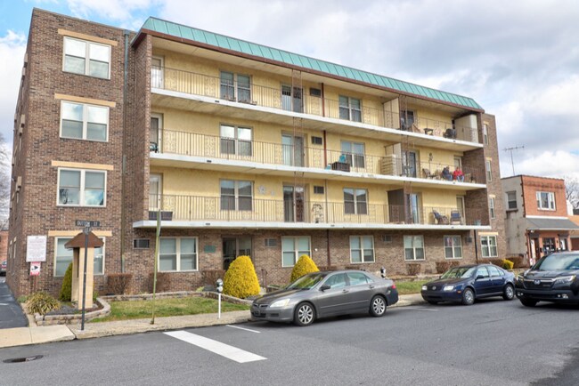 Primary Photo - 131 Dutton St