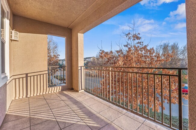 Building Photo - Bright and Open 2BD/2BA Condo at the Courtyards at Dublin Ranch Villages!