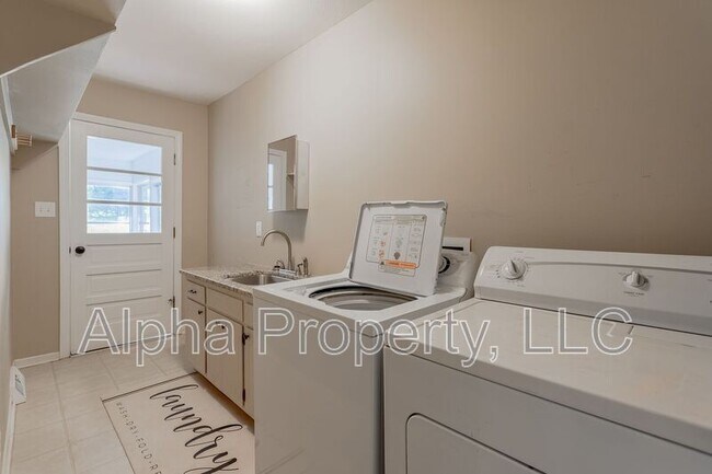 Building Photo - 109 Roberts Cir