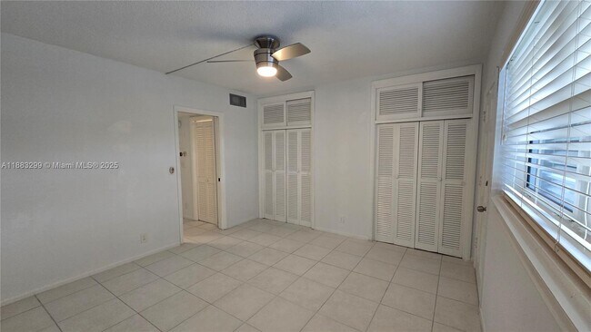 Building Photo - 467 Golden Isles Dr
