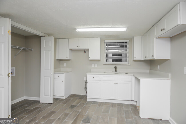 Building Photo - 2725 Wildflower Ln SW