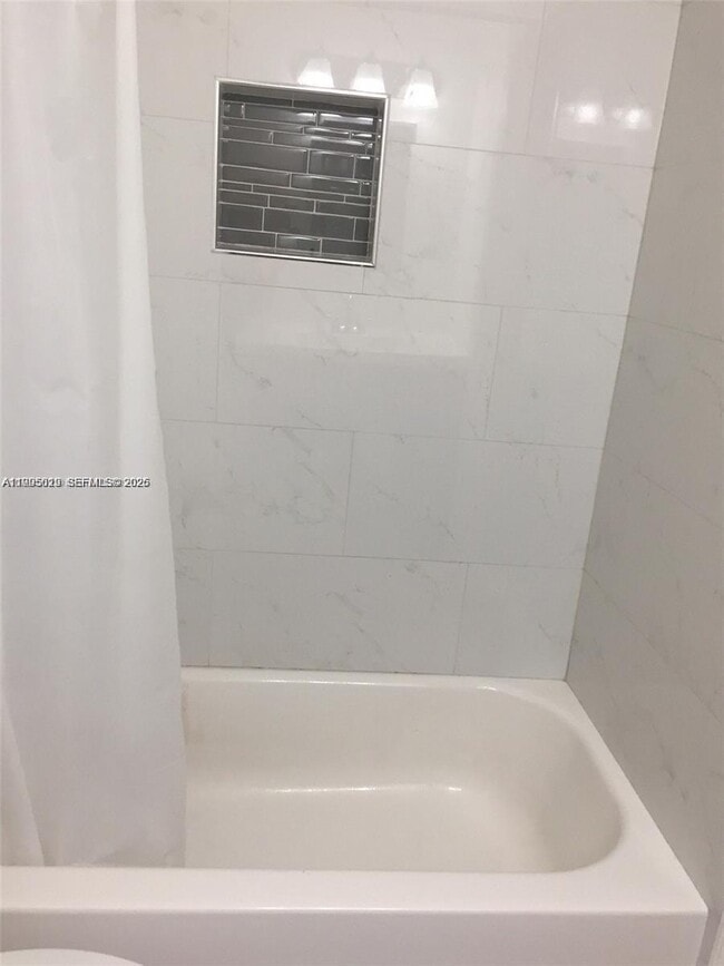 Building Photo - 777 SW 9th Ave