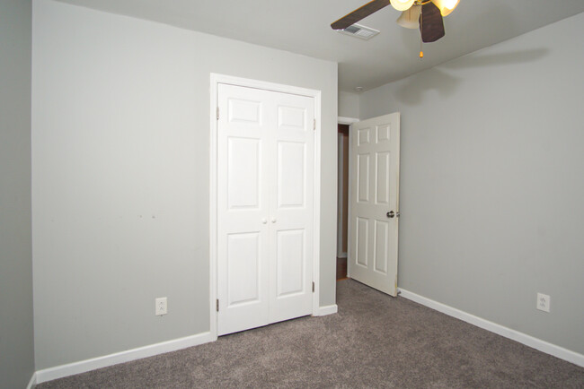 Building Photo - 3615 Marymont Dr NW