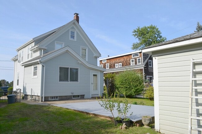 Building Photo - 13 S Kilby St
