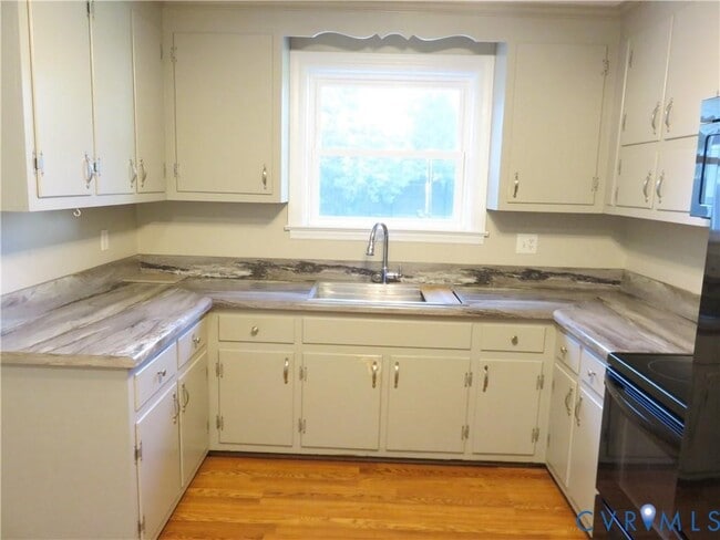 Building Photo - 9447 Cool Spring Rd