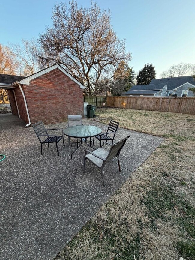 Building Photo - 336 Monohan Dr