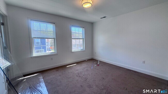 Building Photo - 44 Mettler St