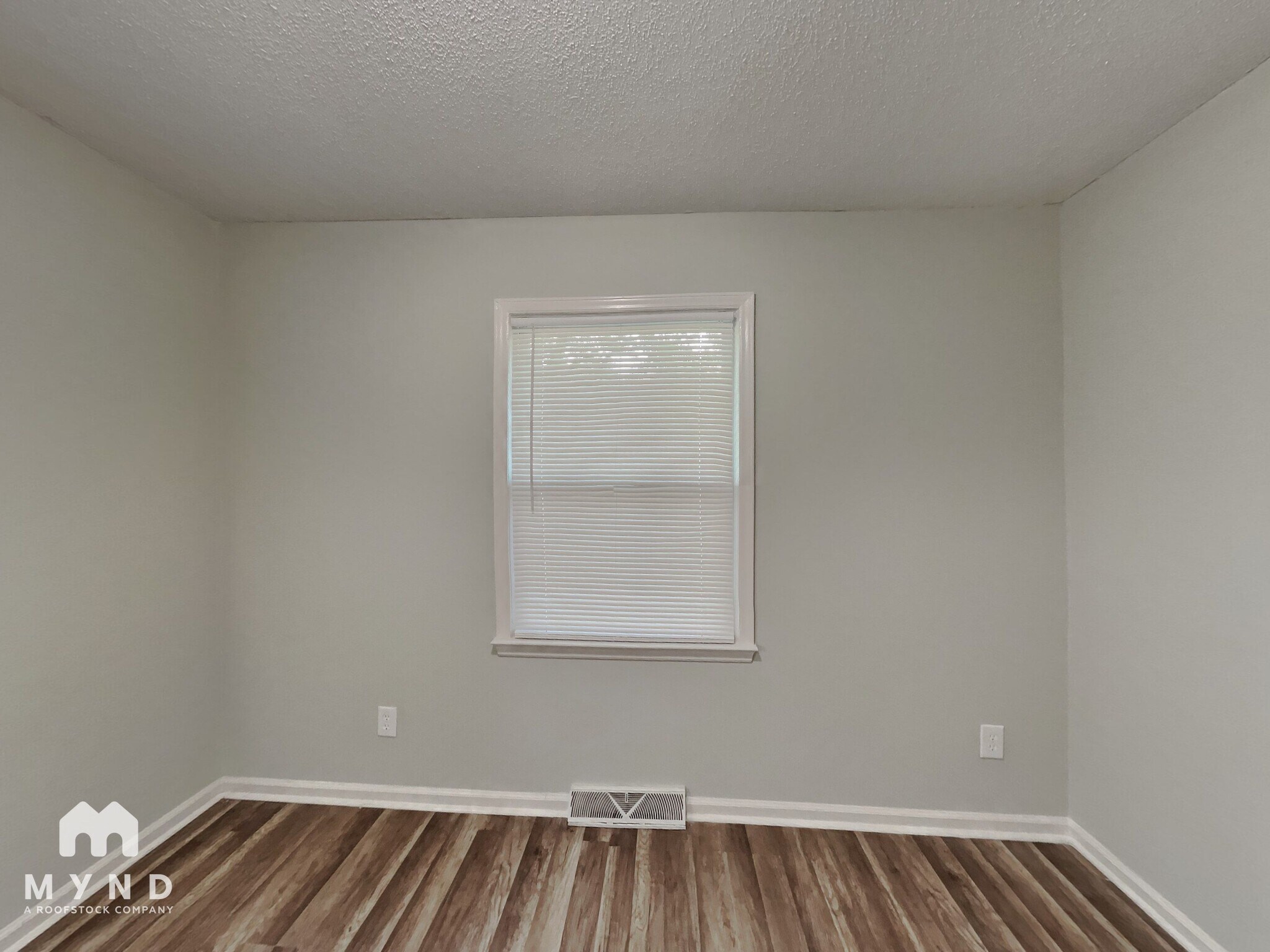 Building Photo - 547 Whitethorn Dr