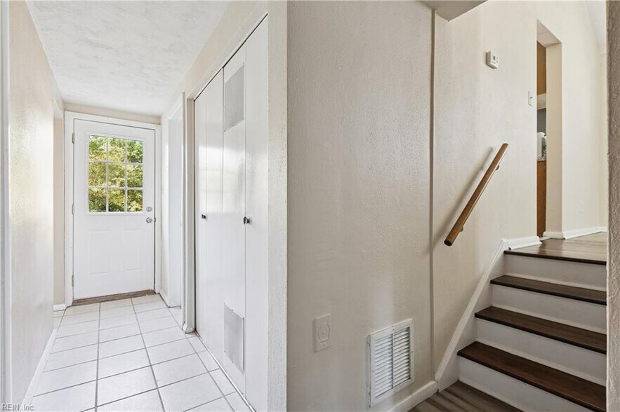 Building Photo - 301 Pepper Mill Ct