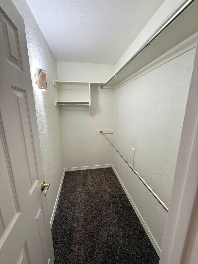 Building Photo - Updated 3 Bedroom, 2 Bathroom Home in Central Kingman – Across from the Mohave County Fairgrounds!