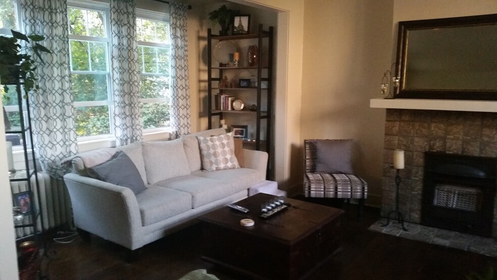 Living Room - 5871 Shady Forbes Ter