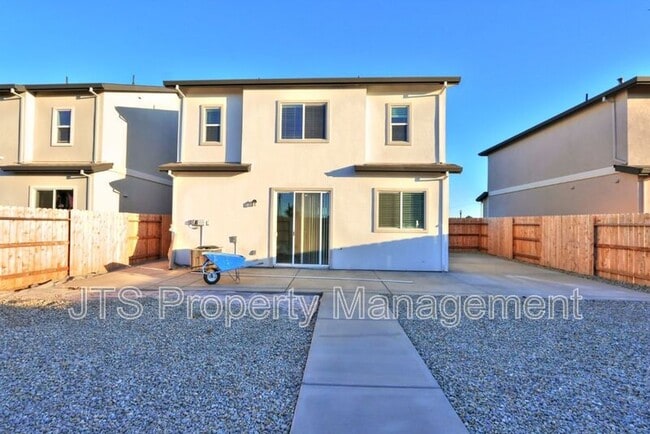 Building Photo - 5 Oak Manor Way