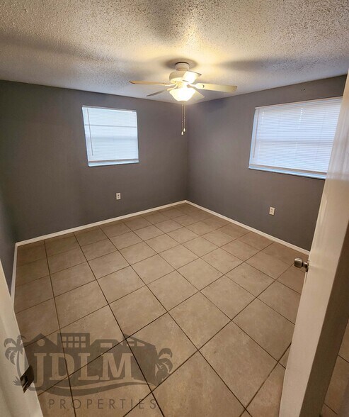 Building Photo - 12515 1st Is