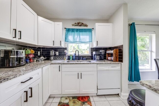 Building Photo - 4815 Bertha St