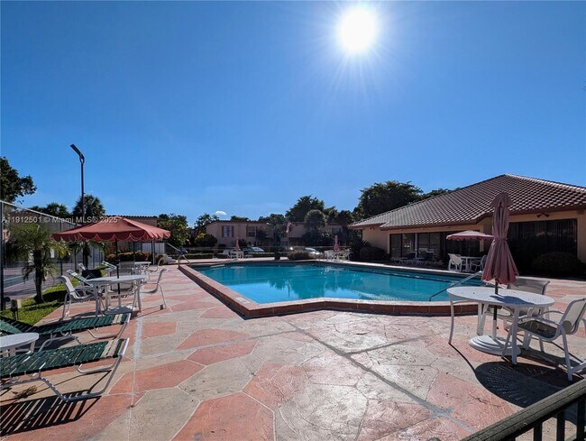 Building Photo - 7230 Fairway Dr