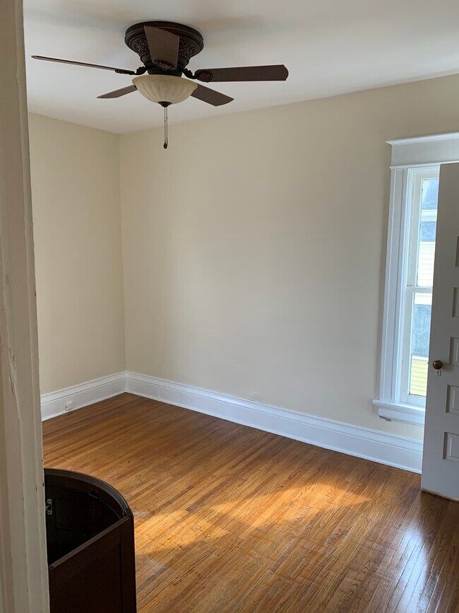 Building Photo - 2274 Robinwood Ave