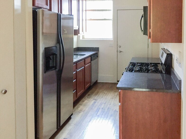 Building Photo - 3455 N Wolcott Ave