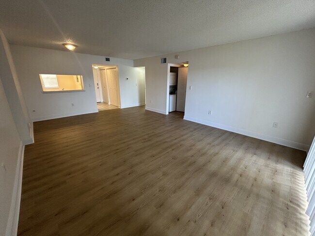 Building Photo - 5200 NW 31st Ave