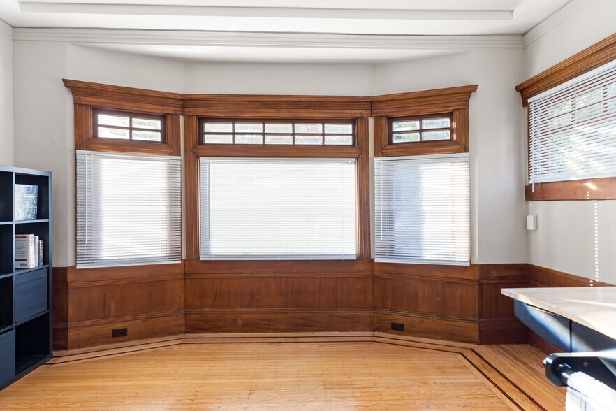 Building Photo - 5944 Claremont Ave