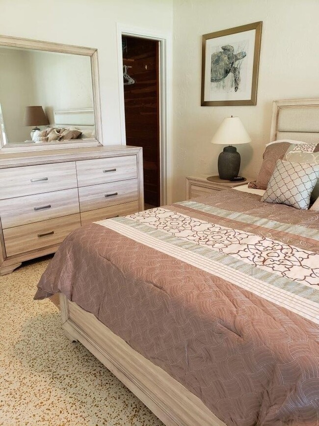 Building Photo - 2BR/2BA Venice Island Duplex Available April 2026