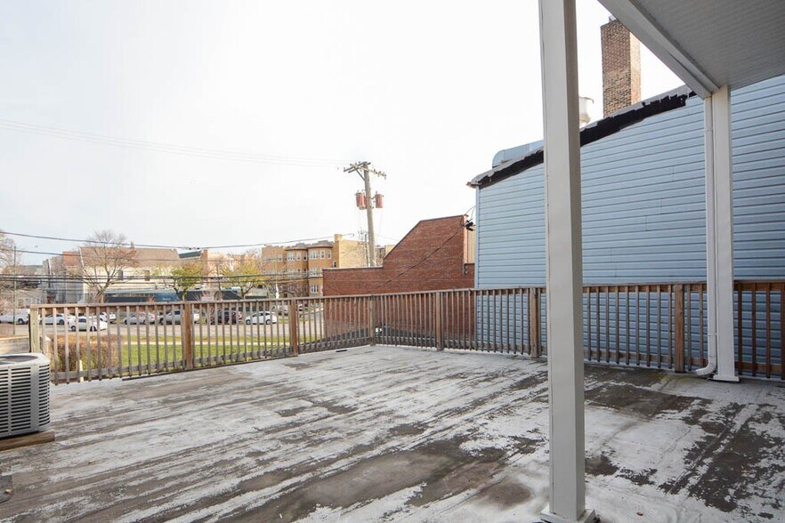 Building Photo - 2827 N Milwaukee Ave