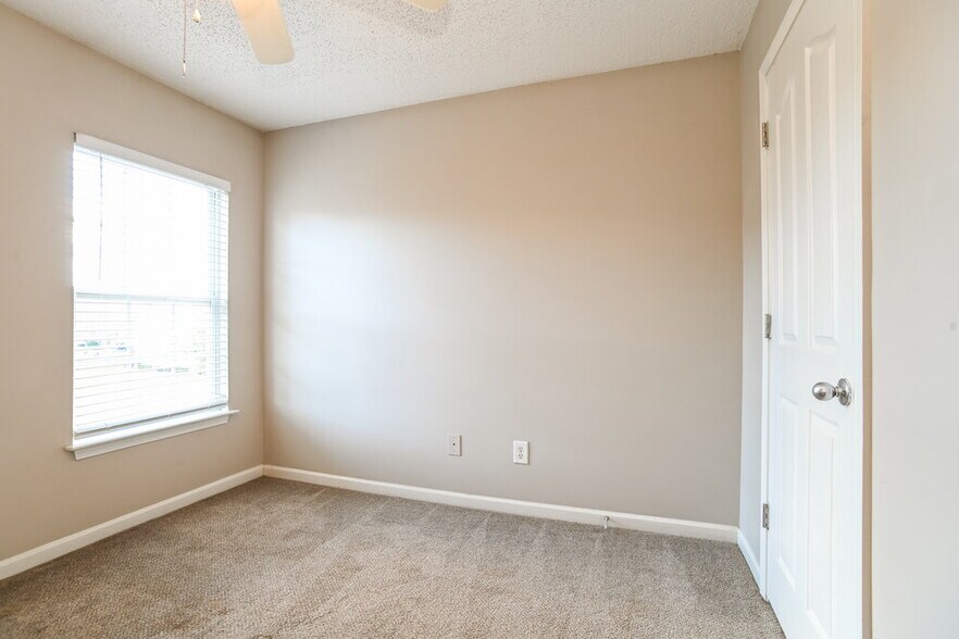 Building Photo - 913 River Trail Rd