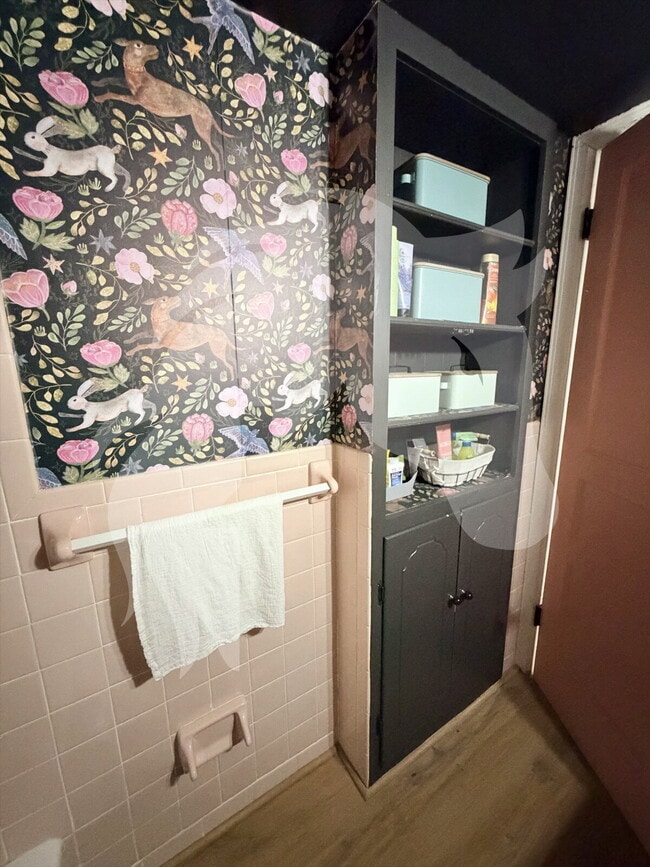 Building Photo - "Furnished 2-Bedroom Enid Retreat with Vintage Charm!"