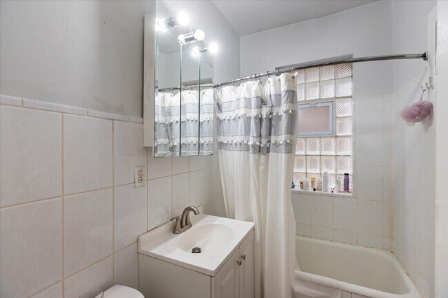 Building Photo - 442 W Arlington Pl