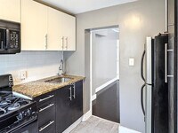 Building Photo - 747 Melville Ave